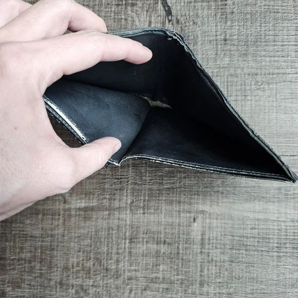 LOUIS VUITTON - wallet - Picture 7 of 14